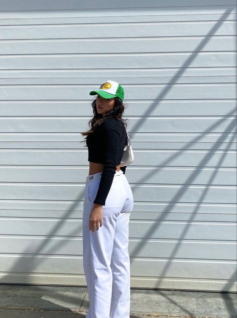 Style White Cargo Pants, Dickies Pants Outfits Women, Trucker Hat Outfit, Bass Pro Shop Hat, White Cargo Pants, Bass Pro Shop, Street Style Spring, Event Outfit, Fall Fits