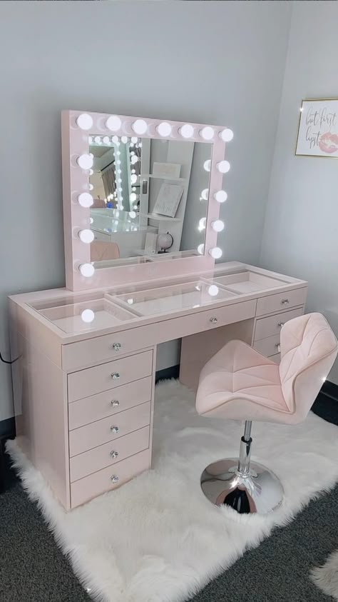 Reka Bentuk Bilik Tidur, Zimmer Diy, Beauty Room Vanity, Dressing Room Decor, Hiasan Bilik Tidur, Pink Vanity, White Room Decor, Luxury Room Bedroom, Pink Bedroom Decor