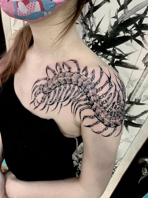 Centipede Spine Tattoo, Centipede Tattoo, Tattoo Spine, Best Neck Tattoos, Stick Poke Tattoo, Throat Tattoo, Tattoo Filler, Funky Tattoos, Bug Tattoo