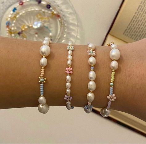 Beads Bracelet Design, Handmade Jewelry Tutorials, Summer Bracelets, Jewelry Lookbook, Beaded Accessories, Girly Jewelry, Lovely Jewellery, Bead Jewellery, Dream Jewelry