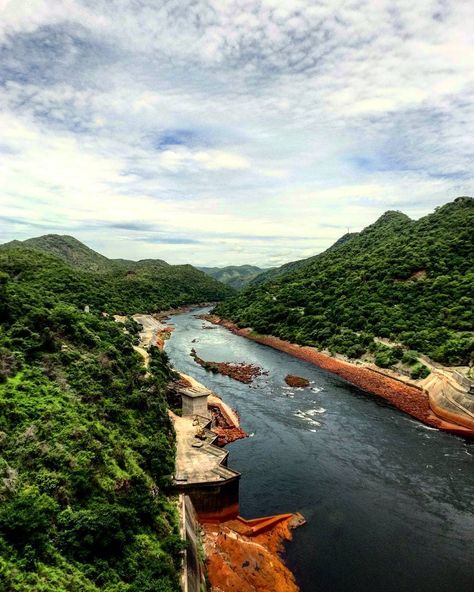 Discover Zambia 🇿🇲 on Instagram: “One of those days you appreciate your roots 🇿🇲. ⁣  Discover Zambia 🇿🇲⁣⁣ __________⁣⁣ ⁣⁣ Location: Kariba Dam, Siavonga - Zambia…” Zambia Aesthetic, Travel Aesthetics, One Of Those Days, Countries Around The World, African Countries, Those Days, Vacation Places, Zimbabwe, Zambia