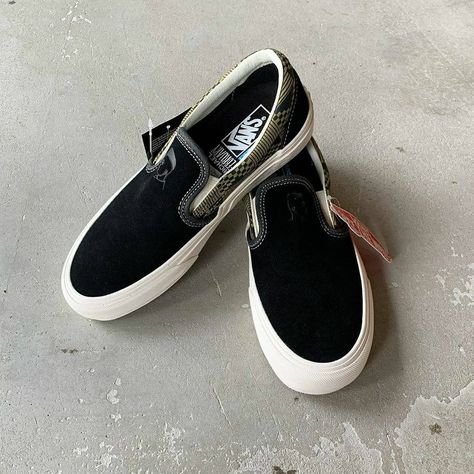 Vans Slip On, Black Olive, Sneakers Men Fashion, Sneakers Shoes, Vans Classic Slip On Sneaker, Slip On Sneakers, Formal Dress, Sneakers Fashion, Slip On Sneaker