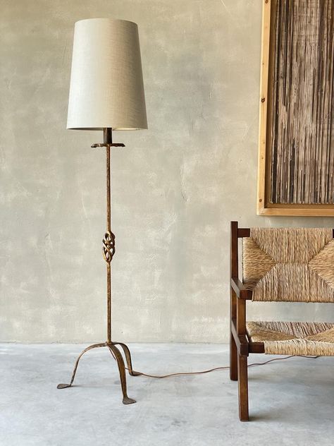 A 1950s Spanish Iron Floor Lamp - 17 - 21 Spanish Style Lamps, Wrought Iron Floor Lamp, Spanish Lamp, Creative Lamps Diy, Colonial Lamp, Spanish Living Room, Wrought Iron Floor Lamps, French Floor Lamp, Mission House