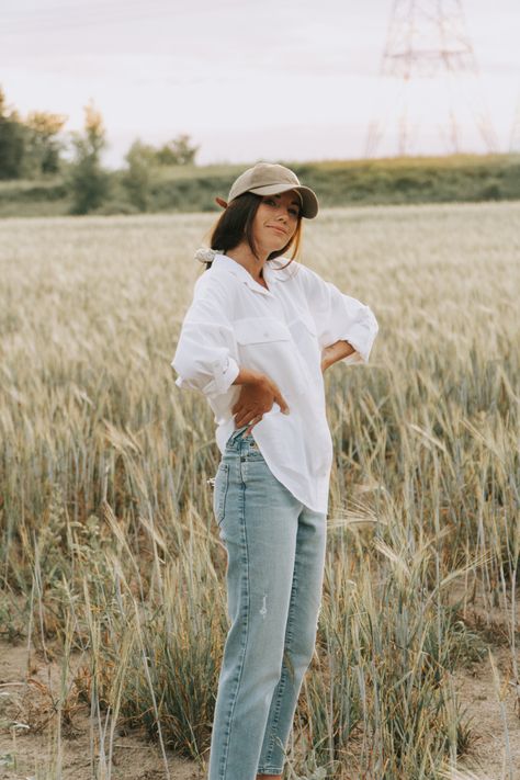 Jeans And Ball Cap Outfit, Ball Cap Outfits For Women, Homestead Attire, Caps Outfit, Forest Trip, Ball Cap Outfit, Wfh Outfits, Farm Fashion, Sunset Walk