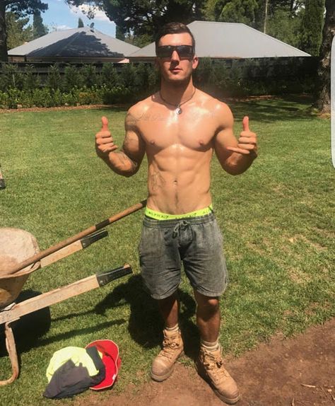 Working Man Sweaty Man, Hard Working Man, Hot Shorts, Male Physique, Shirtless Men, Country Boys, Man Photo, Muscle Men, Eye Candy