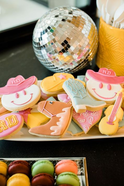 Preppy Cookies, Cowgirl Cookies, 14th Birthday Party Ideas, Cookies Kids, Cowgirl Cakes, 14th Birthday Cakes, Preppy Party, Rodeo Birthday, Cowgirl Birthday Party