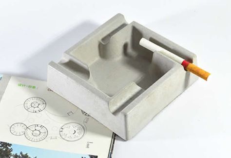 Ash Tray Clay, Cool Ashtrays, Cement Ashtray, Modern Ashtray, Concrete Ashtray, Ashtray Ideas, Drukarka 3d, Simple Office, Cement Diy