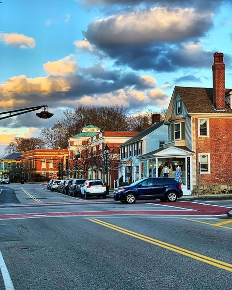 Tony Acuna on Instagram: “Olde Town Vibes. #city #historic #streetphotography #skyline #colonial #hingham #photography #massachusetts #landscape…” Massachusetts Landscape, Old Town, Massachusetts, Street Photography, New England, Boston, England, House Styles, Photography