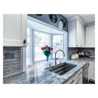 Large Kitchen Bay Window - Traditional - Kitchen - New York - by KraftMaster Renovations | Houzz Bay Window Over Kitchen Sink, Bay Window Kitchen Ideas, Sink Bay Window, Kitchen Sink Bay Window, Kitchen Bay Window Over Sink, Bay Window In Kitchen, Window In Kitchen, Lab Kitchen, Bay Window Decorating Ideas