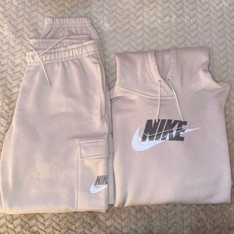 Removed Tags Never Worn Nike Set, Christmas List, Christmas Presents, Nike Women, Influencer, Product Description, Nike, Cream, Tags