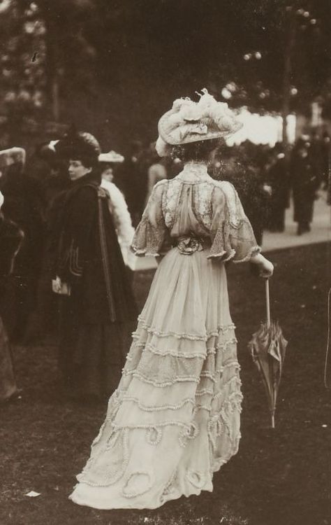 antique-royals: France ,1900 : Istoria Modei, 1900 Fashion, 1900s Fashion, Victorian Aesthetic, Old Photography, Edwardian Dress, Foto Vintage, Vintage Mode, Edwardian Era