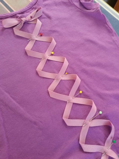 Made by Me. Shared with you.: Last Minute Tangled Birthday Party Gift Rapunzel Cosplay, Tangled Birthday Party, Rapunzel Birthday, Carnival Outfit, Rapunzel Birthday Party, Rapunzel Costume, Tangled Birthday, Rapunzel Party, Tangled Party