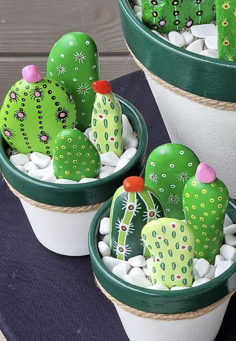 Easy Diy Mushroom Decor, What To Do With Rocks, Cacti Decoration, Painted Rock Cactus, Rock Cactus, Garden Rock Art, Diy Rock Art, Stone Art Painting, Painted Rocks Craft