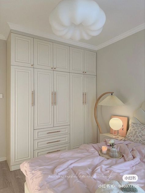 Douyin Bedroom, Aesthetic Room Korean, Room Desk Organization, Cute Room Ideas Aesthetic, Rooms Cute, Room Aesthetic Decor, Korean Bedroom, Chinese Room, Bedroom Ideas For Small Rooms Cozy