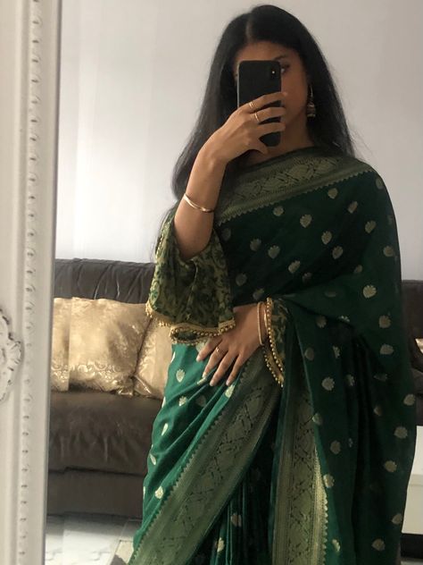 Emerald Green Saree, Dark Green Saree, Iphone Wallpaper Quotes Inspirational, Bengali Culture, Desi Dress, Beautiful Red Dresses, Mode Zara, Fancy Sarees Party Wear, Best Filters For Instagram