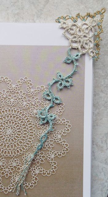 Shuttle Tatting Patterns, Crochet Bookmark Pattern, Lace Inspiration, Butterfly Books, Corner Bookmark, Tatting Jewelry, Corner Bookmarks, Needle Tatting, Crochet Bookmarks