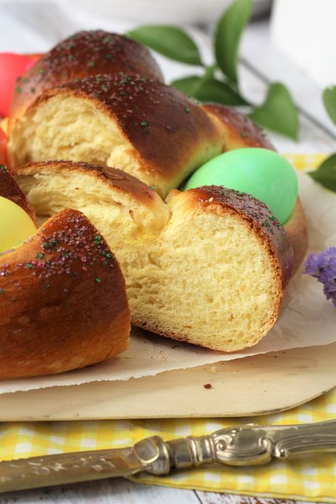 Easter Egg Bread Recipe, Italian Egg Bread, Easter Bread With Eggs, Gluten Free Easter Bread Italian, Italian Easter Bread Recipes, Easy Italian Easter Bread, Easter Bread Recipes, Easter Egg Bread, Italian Ricotta Easter Bread