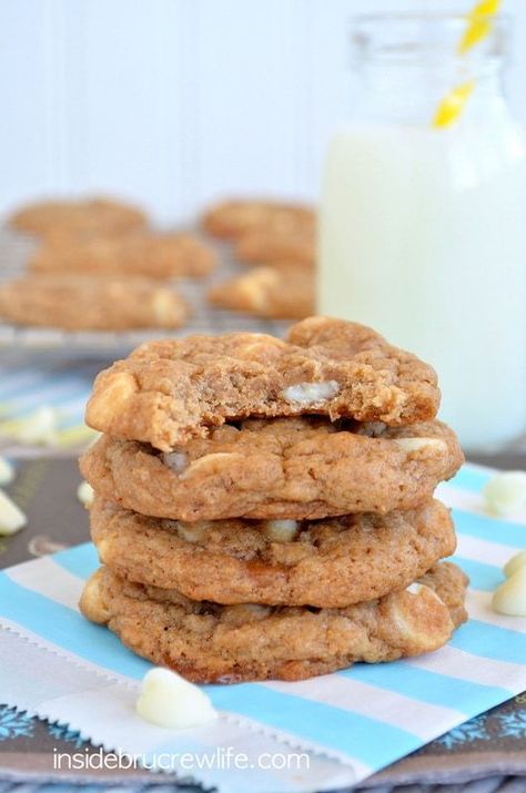 Banana Caramel Cookies - easy cake mix cookies made with bananas and caramel bits Cookies Made With Bananas, Easy Cake Mix Cookies, Caramel Cookies Recipes, Banana Caramel, A Glass Of Milk, Caramel Bits, Country Cook, Banana Cookies, Banana Dessert