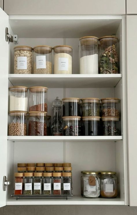 House Organisation, Flat Decor, Kitchen Organisation, Dream Apartment Decor, Future Apartment Decor, Apartment Organization, Glass Food Storage, Glass Food Storage Containers, Apartment Decor Inspiration