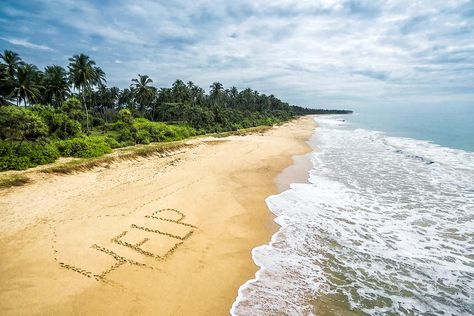 You're About to Be Stranded on a Deserted Island: What 4 Items Would You Take? #30secondmom Island Survival, Deserted Island, Uninhabited Island, Lord Of The Flies, Robinson Crusoe, Travel More, Desert Island, Global Travel, Tropical Island