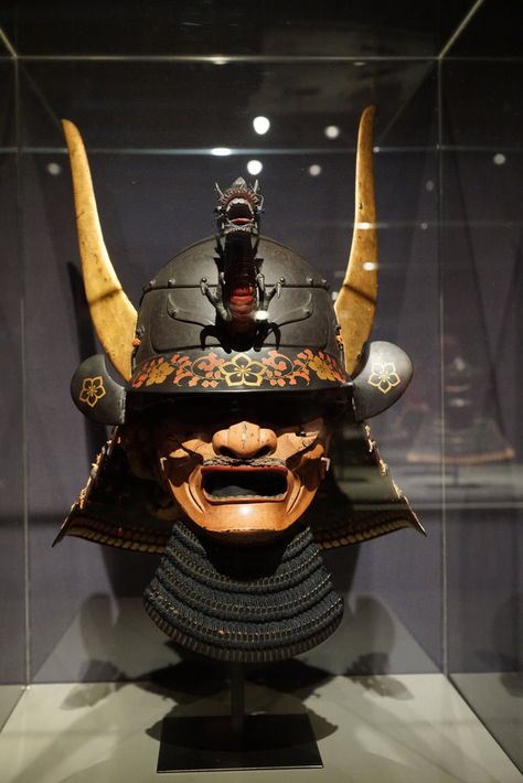 Japanmuseum Sieboldhuis, Leiden Guerriero Samurai, Samurai Clothing, Japanese Armor, Samurai Mask, Sculpture Lessons, Samurai Helmet, Ancient Armor, Samurai Artwork, Japanese Mask