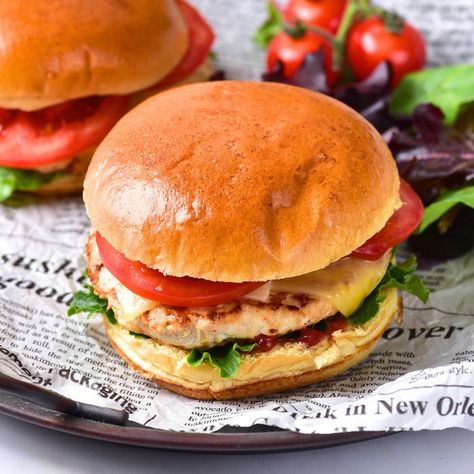 Easy Gluten-Free Turkey Burgers (Dairy-Free) Gluten Free Turkey Burgers, Fluffy Bread Recipe, Homemade Turkey Burgers, Ground Turkey Burgers, Gluten Free Burger, Gluten Free Turkey, Turkey Patties, Crustless Pumpkin Pie, Gluten Free Buns