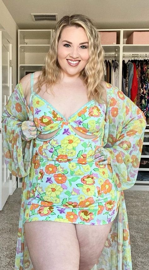 Sarah Rae, Plus Size Crop Tops, Preppy Dresses, Plus Size Fashion For Women, Beautiful Curves, Curvy Girl Fashion, Curvy Fashion, Beauty Women, Plus Size Fashion