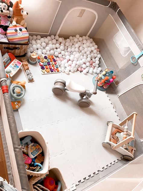 Playpen Aesthetic, Toddler Playpen Ideas, Play Pen In Living Room, Play Pen Ideas, Playpen Ideas, Baby Play Area, Toddler Play Yard, Toddler Playpen, Large Playpen