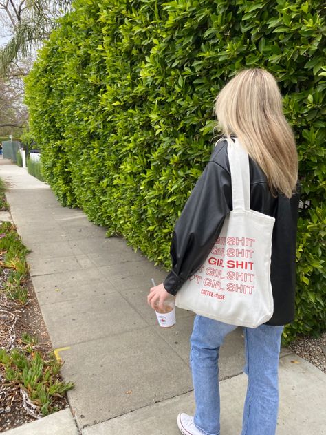 Outfit Totebag, Ootd With Tote Bag, Ew People Quotes, Tote Bags Photography, Tote Bag Photoshoot, Aesthetic Totebag Picture, Urban Tote Bag For Streetwear, Tote Bag Outfit, Cloth Tote Bag