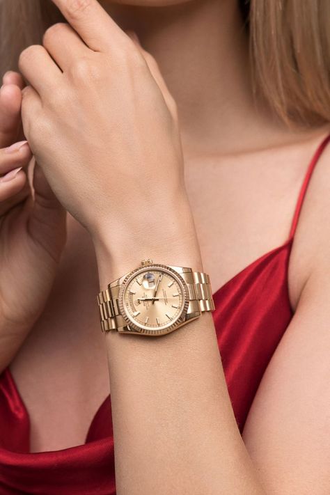 Best Womens Watches, Rolex Outfit Women, Woman Watches Luxury, Rolex For Women, Womens Luxury Watch, Gold Watch Outfit, Gold Rolex Women, Best Watches Women, Trendy Watches Women