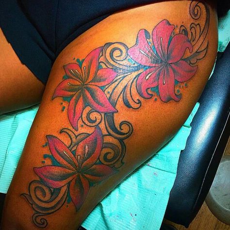 Thigh Flower Tattoo Black Women, Back Leg Tattoos Women Calves, Hip And Thigh Tattoos Women Black, Back Of Leg Tattoos Women Calves, Flower Leg Tattoos Women, Unique Thigh Tattoos Women, Flower Thigh Tattoos Women, Leg Tattoos Black Women, Colorful Tattoos For Black Women