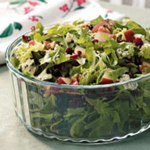 Contest-Winning Holiday Tossed Salad Recipe -With its red and green ingredients, this salad is perfect for Christmas meals. Local cranberries and blue cheese make a great combination with salad greens, apples, walnuts and a simple cranberry vinaigrette. It’s a family favorite. Cranberry Vinaigrette, Holiday Salad, Warm Salad Recipes, Christmas Salad Recipes, Lemon Vinegar, Chicken Salads, Potato Salads, Christmas Meals, Salads Pasta