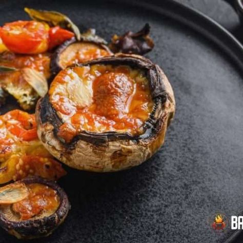 Receta de hongos Portobello rellenos con queso y tocino Oreo Dort, Portobello Pizza, Baked Steak, Steak And Mushrooms, Stuffed Portabella Mushrooms, Low Carb Pizza, Portobello Mushroom, How To Cook Steak, Portobello