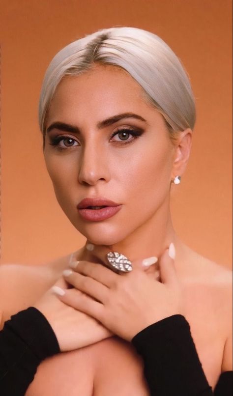 Lady Gaga Makeup, Lady Gaga Artpop, Girls Portrait, Lady Gaga Photos, Lady Gaga Pictures, Lenox Hill, Foto Portrait, Portrait Pictures, Music Page