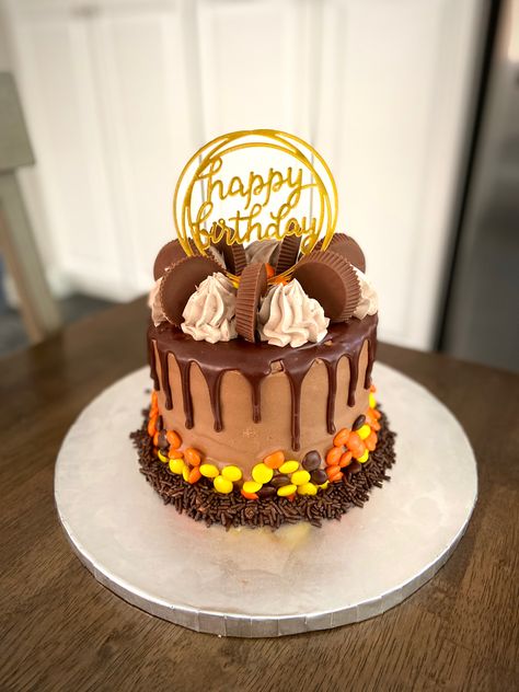 Reeces Pieces Cake Birthdays, Reese Cup Birthday Cake, Reeses Peanut Butter Cake Design, Reece’s Pieces Cake, Reece’s Birthday Cake, Reese’s Cake Ideas, Peanut Butter Reeces Cake, Reese’s Birthday Party, Reeses Cake Decoration