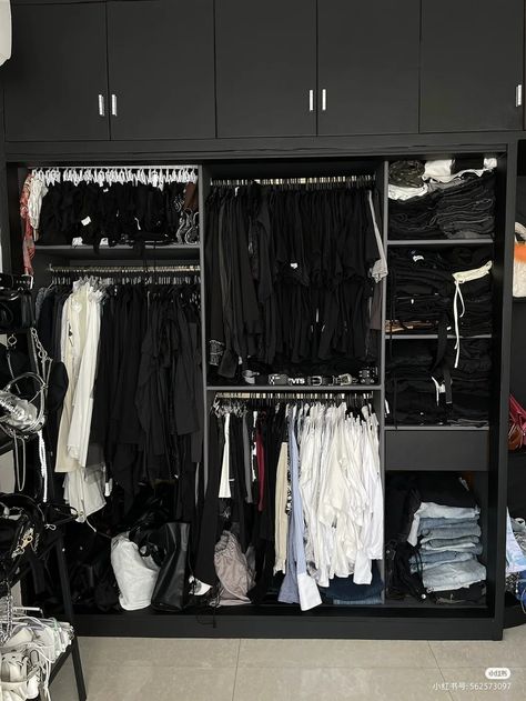 Organize Mens Closet, Closet Aesthetic Dark, Mens Closet Aesthetic, Men’s Closet Ideas, Clothes Aesthetic Closet, Full Closet Aesthetic, Closet Room Design, Color Organization Closet, Male Closet