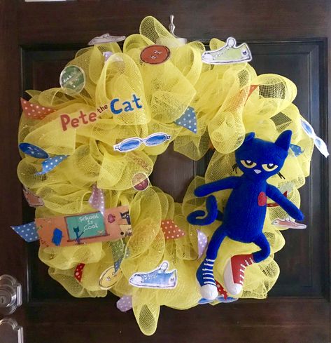 I made this for my daughter’s Pre-school classroom door. Work Basics, School Display, Cat Wreath, Car Party, School Displays, Mural Ideas, Pete The Cat, Door Decorations Classroom, Cat Door