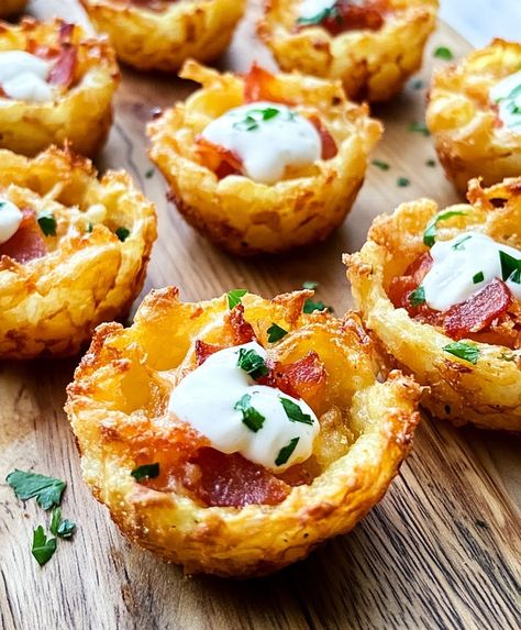 Tater Tot Appetizer Cups Recipe Tater Tot Ideas, Tater Tot Cups Recipes, Tator Tot Muffin Cups, Tator Tots Recipes Side Dishes, Tater Tot Appetizer Recipes, Tater Tot Cups, Appetizers For Party Easy, Tater Tot Appetizers, Christmas Appetizer Recipes