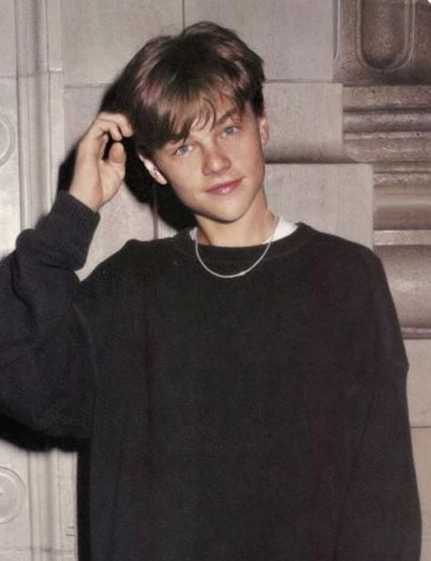 Leo Decaprio, Leonardo Dicaprio Romeo, Leonardo Dicaprio Photos, Funny Face Photo, Leonardo Dicaprio 90s, Young Leonardo Dicaprio, 90s Men, Cute Guy Pics, Leo Dicaprio