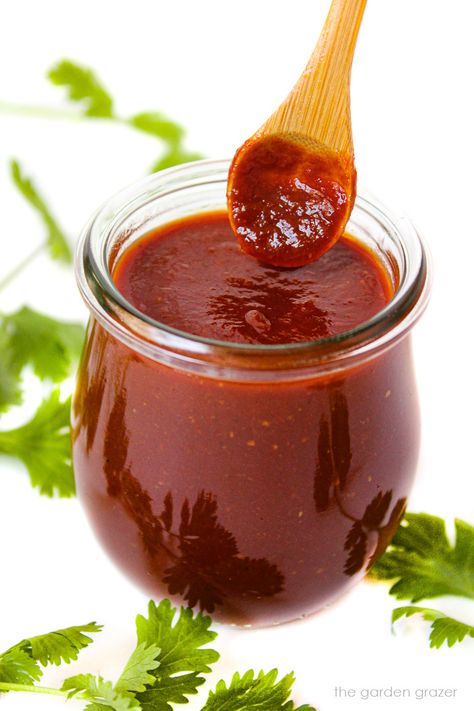 Vegan BBQ Sauce (No Ketchup!) - The Garden Grazer Bbq Sauce No Ketchup, Vegan Ketchup Recipe, Vegan Bbq Sauce Recipe, Vegan Bbq Sauce, Garden Grazer, Bbq Tofu, Ketchup Recipe, Veggie Skewers, Vegan Worcestershire Sauce