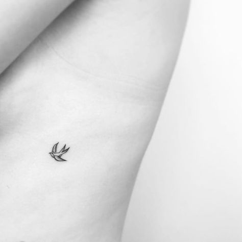 #swallowtattoo #swallow #tattoo #tattoos #tattooed #tattooedgirl #tattoolife #tattooing #tattooart #tattooartist Bird Tattoo On Finger, Swallow Tattoo Ideas, Tattoo On Finger, Sparrow Tattoo, Small Bird Tattoo, Swallow Tattoo, Wrist Tattoos For Guys, Cute Small Tattoos, Bird Tattoo