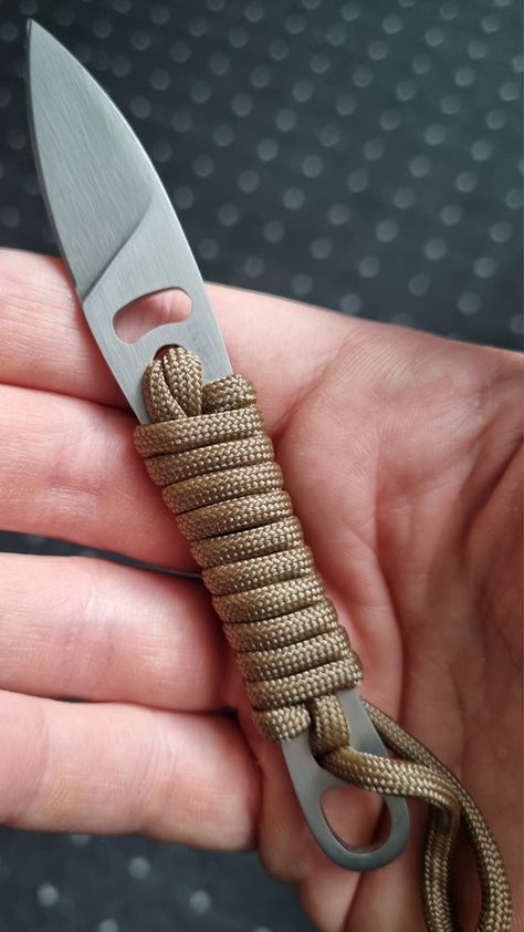 Small Knives, Keychain Multitool, Paracord Knife, Tactical Swords, Ankle Bracelets Diy, Knife Patterns, Unique Knives, Handcrafted Knife, Tactical Gear Loadout