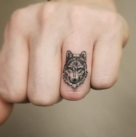 They got matching wolf finger tatty's #wolftattoo #fingerwolftattoo #wolf #fingertattoo #fortcollins” • 6 de Abr, 2019 às 1:51 UT Fox Finger Tattoo, Mini Wolf Tattoo, Finger Tattoo Idea, Wolf Forearm Tattoo, Wolf Paw Tattoos, Forearm Tattoo Designs, Coyote Tattoo, Girlfriend Tattoos, Tattoo On Finger