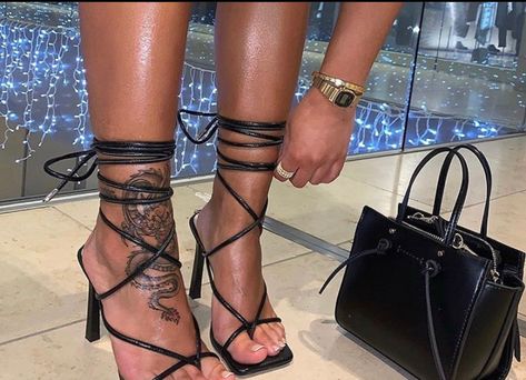 Herren Hand Tattoos, Anklet Tattoos, Foot Tattoos For Women, Stylist Tattoos, Foot Tattoo, Ankle Tattoo, Dope Tattoos, Foot Tattoos, Dragon Tattoo