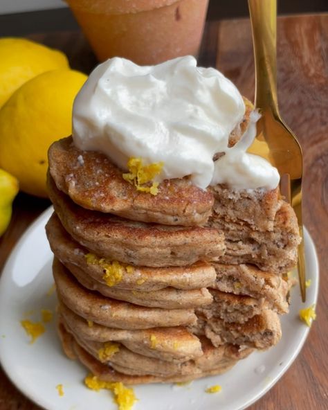 Peyton Pratte on Instagram: “Vegan & Gluten Free Lemon Poppyseed Pancakes 🥞 Finally got these pancakes to turn out earlier this week! I love lemon flavored anything so…” Gluten Free Lemon Poppyseed, R3 Recipes, Peyton Pratte, Poppyseed Pancakes, Lemon Poppyseed Pancakes, Lemon Poppyseed, Vegan Gluten Free, Pancakes, Gluten Free