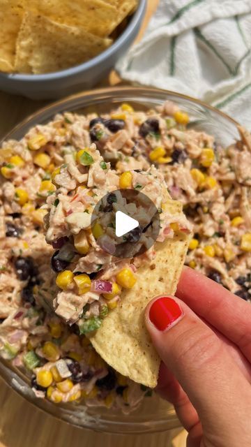 Brooke Carson on Instagram: "MEXICAN CHICKEN SALAD 💃🏼
An easy, healthy, high protein, 20 minute meal prep that makes for the perfect lunch, this Mexican Chicken Salad is one of my favorite twists on a classic 👏🏼 I like to serve this on top of greens as a salad or with tortilla chips!
INGREDIENTS:
- 2.5 cups shredded chicken (I like to use rotisserie chicken!)
- 1/2 cup plain Greek yogurt
- 1/2 cup salsa (thinner, Pace-like salsa works best here)
- 1 lime, juiced
- 1 tsp cumin
- 1 tsp garlic powder
- 1/2 tsp salt
- 1/2 tsp pepper
- 1 cup corn
- 1 cup black beans
- 1/2 red onion, finely diced
- 1-2 jalapeños, deseeded & diced
- 1/3 cup cilantro
DIRECTIONS:
1. Combine plain Greek yogurt, salsa, lime juice, cumin, garlic powder, salt and pepper and mix well
2. In a large bowl, add shredded Mexican Chicken Salad, Use Rotisserie Chicken, Mexican Chicken Salads, Protein Salad, 20 Minute Recipes, Chicken Bowl, Mexican Chicken, Perfect Lunch, Chicken Fajitas