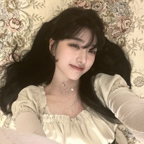 Wested Arin, 사진 촬영 포즈, April 4, Uzzlang Girl, Princess Aesthetic, Foto Ideas Instagram, Cute Selfie Ideas, Pretty Selfies, Selfie Poses