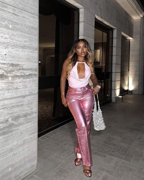 Chrystal Saint-Clair on Instagram: "ready for spring @meshki 🌸🌺🌷" Stand Up Poses, Corset Concert Outfit, Pink Metallic Pants, Art Gallery Pictures, Garage Poses, Poses Girly, Metallic Pants Outfit, Top Poses, Girly Poses