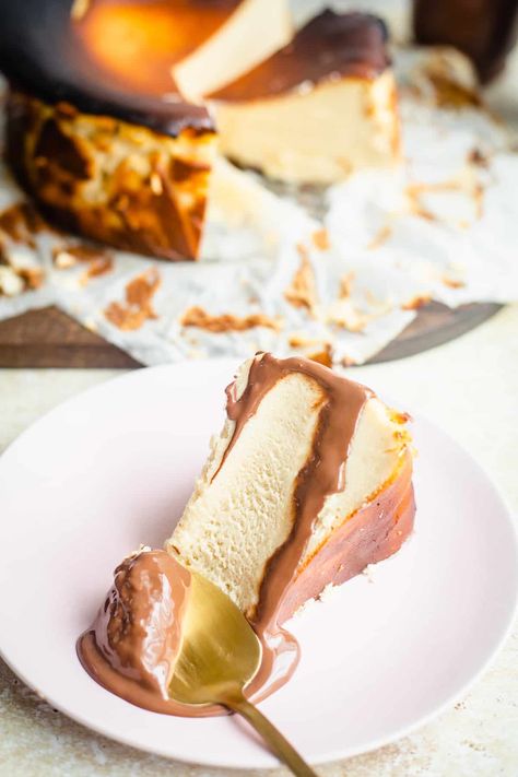 Creamy San Sebastian Cheesecake with Condensed Milk San Sebastian Cheesecake Turkey, Bougie Food, Cheesecake With Condensed Milk, Creamy Cheesecake Recipe, San Sebastian Cheesecake, Basque Burnt Cheesecake, Chocolate Sauce Recipes, Burnt Cheesecake, Basque Cheesecake