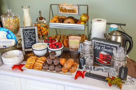 Remove the Hostess Stress of meals! Create this unbelievably easy Breakfast Bar/Buffet Hack! Make morning simple with fun decor, food ideas to please hungry families & friends. Including paleo, bright line and gluten-free food alternatives! Perfect for sleepover parties, brunch, and holiday crowds. Breakfast Station At Home, Breakfast Buffet Ideas Families, Breakfast Office Ideas, Hospitality Ideas Food, Teacher Breakfast Buffet, At Home Breakfast Buffet, Meeting Breakfast Ideas Office, Continental Breakfast Ideas For Work, Easy Continental Breakfast Ideas